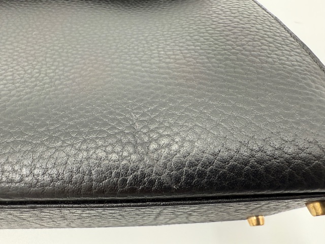 革の凹みは直せるの?