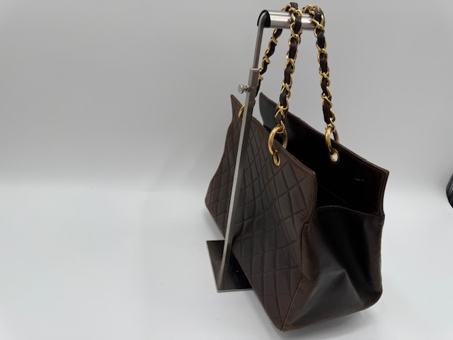 シャネルバッグの色褪せ変色による染め直しと型崩れ修理