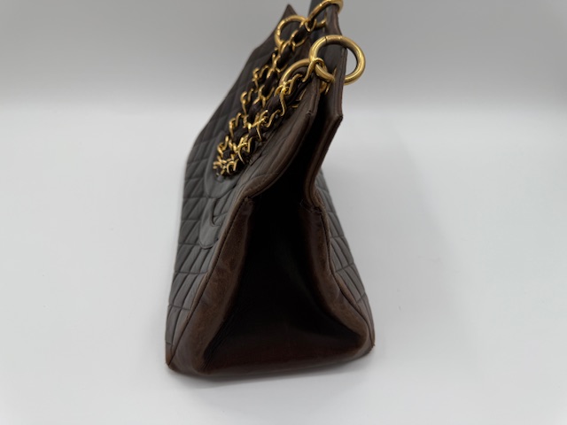 シャネルバッグの色褪せ変色による染め直しと型崩れ修理