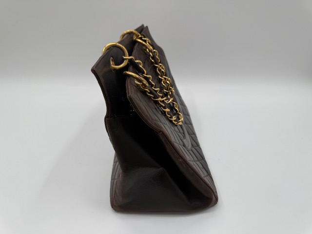 シャネルバッグの色褪せ変色による染め直しと型崩れ修理