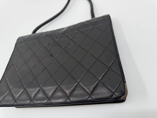 シャネル バッグ修理 マトラッセ ラムスキンショルダーの角擦れ・くすみ・型崩れのケア ビフォー②