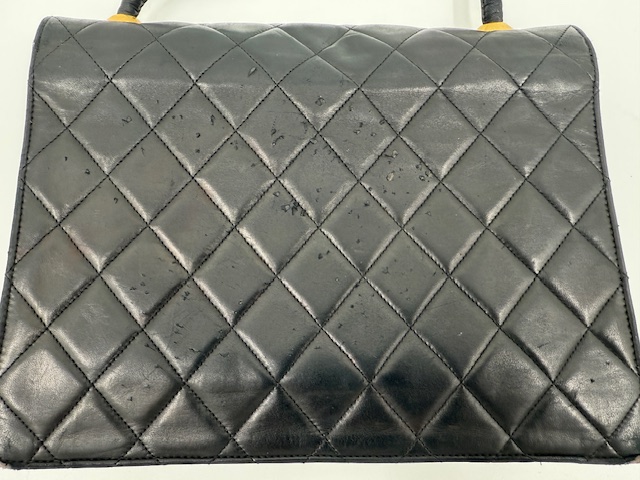 シャネル バッグ修理 マトラッセ ラムスキンショルダーの角擦れ・くすみ・型崩れのケア ビフォー③