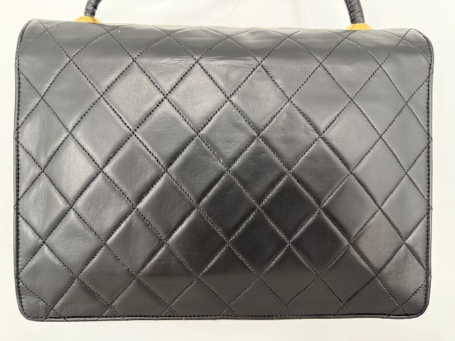 シャネル バッグ修理 マトラッセ ラムスキンショルダーの角擦れ・くすみ・型崩れのケア アフター③