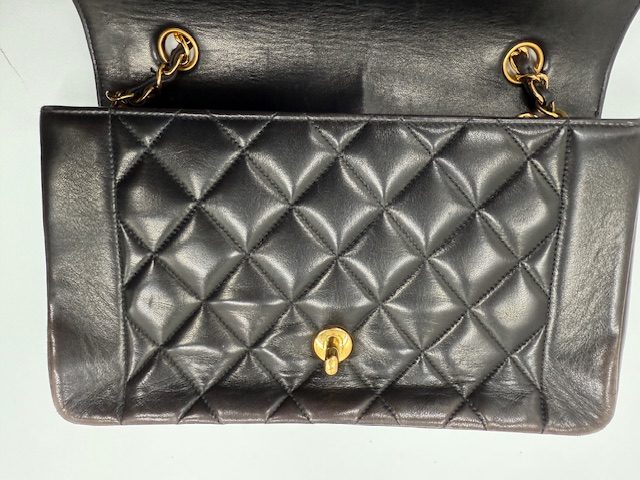 シャネル バッグ修理 シャネルバッグ染め直し ビフォー①