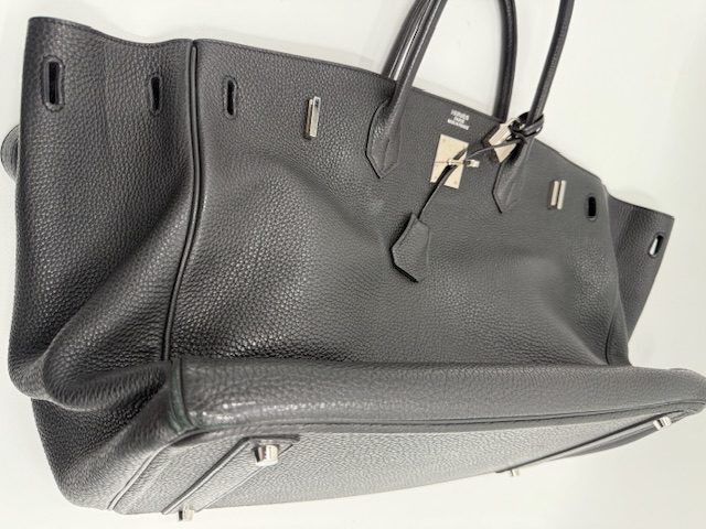 エルメスバーキンの 型崩れ 角擦れ 形補正と全体 染め直し　ビフォー①