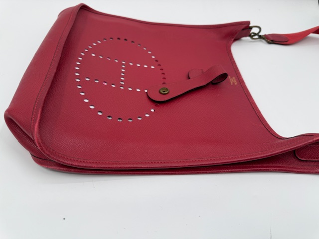 エルメスエブリン　エルメスの価値を再構築する。潰れたフォルムと擦れを蘇らせる「銀面生成」の技術　ビフォー①