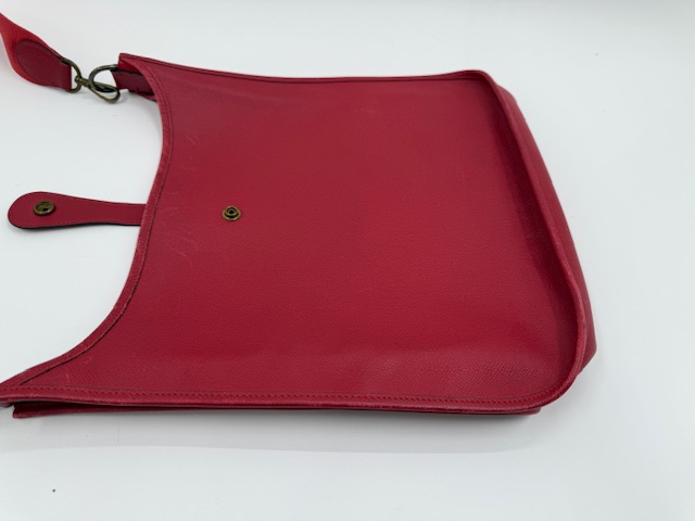 エルメスエブリン　エルメスの価値を再構築する。潰れたフォルムと擦れを蘇らせる「銀面生成」の技術　ビフォー②