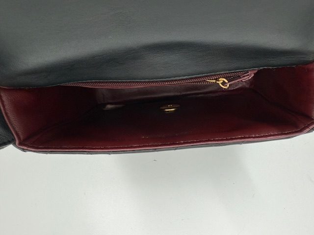 シャネルバッグ　カビと色褪せや擦れのケア　アフター③