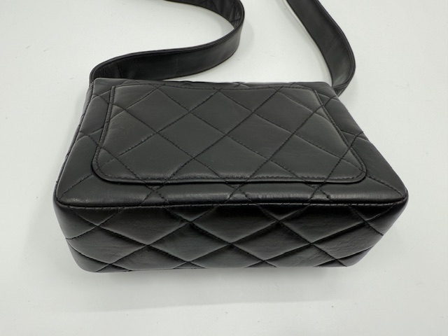 シャネルバッグ　カビと色褪せや擦れのケア　アフター④