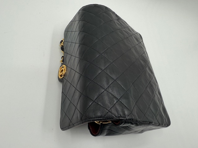 シャネル バッグ修理 染め直し　型崩れと擦れによるスエード化した状態の改善　アフター②