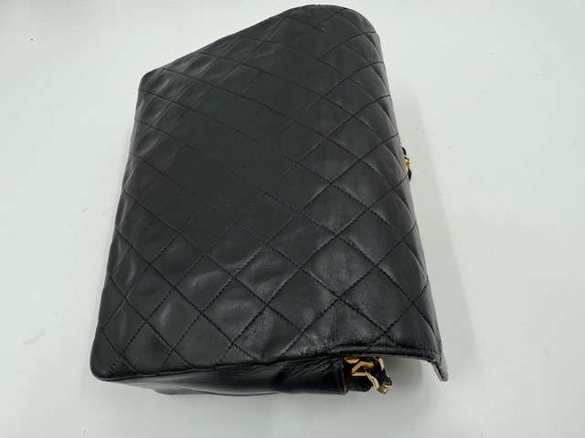 シャネル バッグ修理 染め直し　型崩れと擦れによるスエード化した状態の改善　アフター③