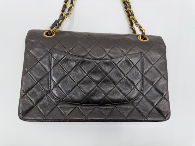 シャネルマトラッセ チェーンバッグの型崩れと変色のケア　ビフォー①