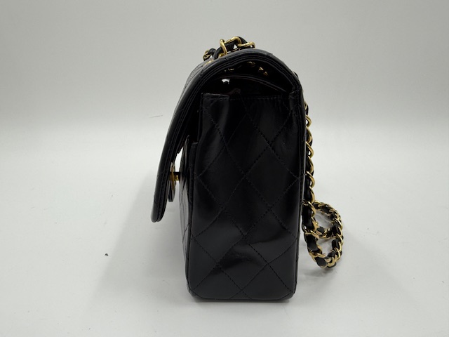 シャネルマトラッセ チェーンバッグの型崩れと変色のケア　アフター②