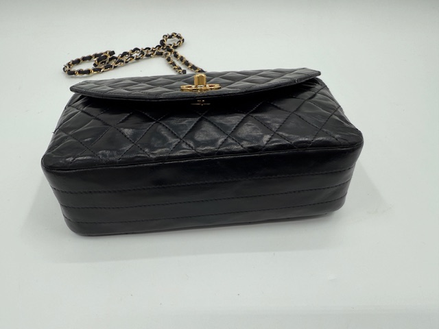 シャネルチェーンバッグの擦れによるスエード化した状態のケア　アフター③