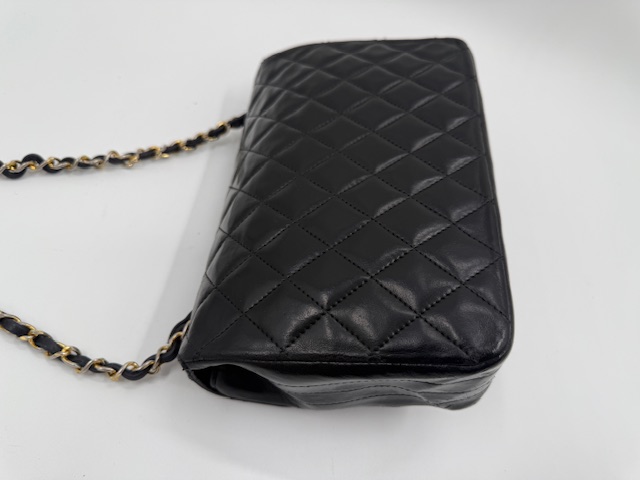 シャネルチェーンバッグの擦れによるスエード化した状態のケア　アフター④