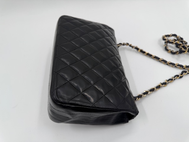 シャネルチェーンバッグの擦れによるスエード化した状態のケア　アフター⑤