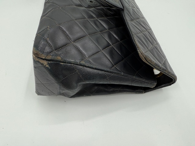 シャネルバッグの角擦れ修理事例 ビフォー