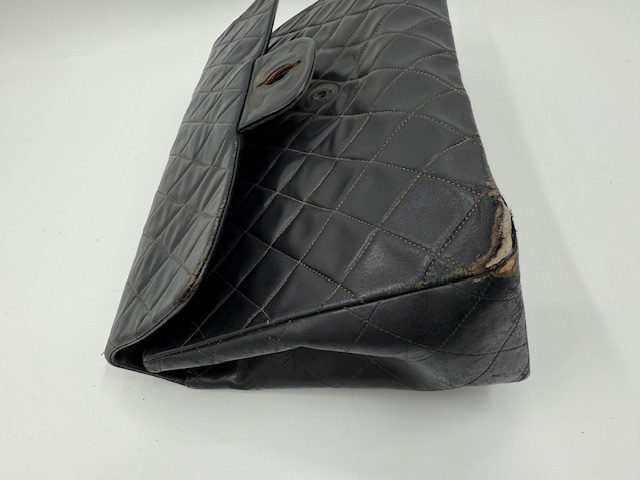 シャネルバッグの破れ修理事例 ビフォー