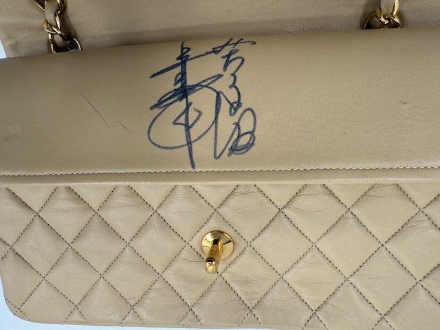 シャネルマトラッセ チェーンバッグのインクの染み抜き ビフォー