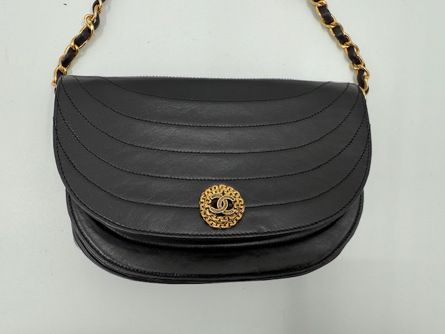 シャネル チェーンショルダー　ラムスキンの色褪せとカビのケア　アフター