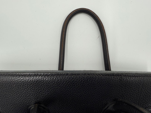 エルメスバーキンハンドルのコバが剥がれた状態の修復事例 ビフォー