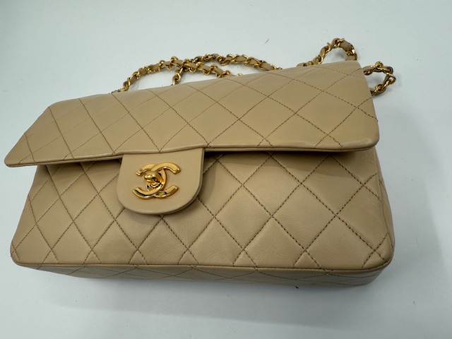 シャネルマトラッセ チェーンバッグの擦り傷 インクの染み抜き 型崩れのアフター