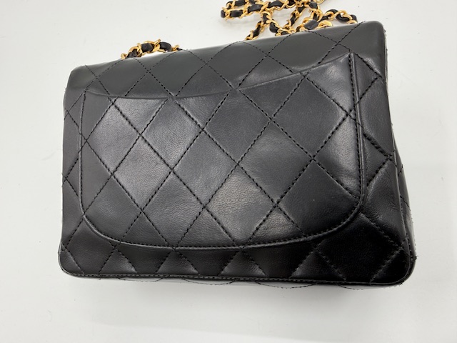 シャネルバッグの色褪せや擦り傷の事例　アフター