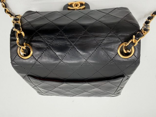 シャネルバッグの型崩れは直せるか　アフター