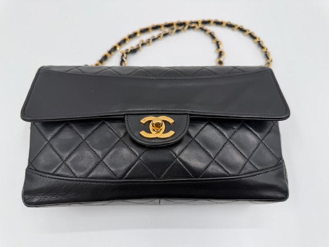 シャネルバッグ修理　角擦れ・色褪せ・型崩れをキレイにする　アフター