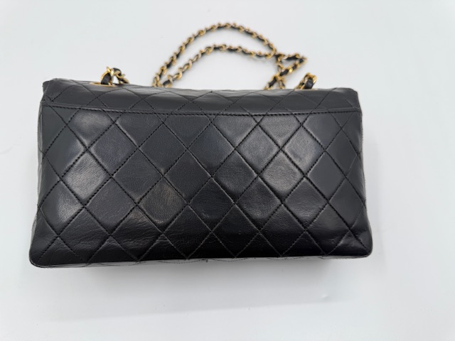 シャネルバッグクリーニング　角擦れ・色褪せ・型崩れをキレイにする　アフター