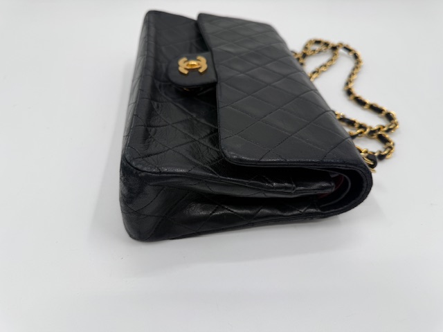 シャネルレザーバッグのケア色褪せ、傷、型崩れをキレイにしたい　ビフォー②