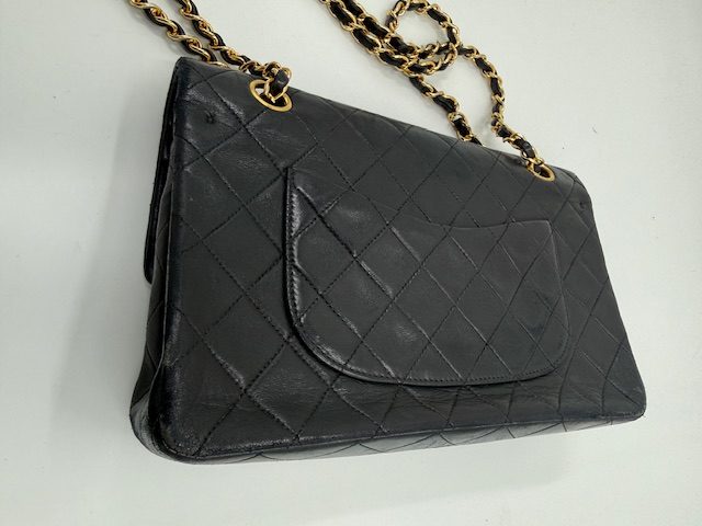 シャネルの角擦れ、型崩れしたバッグの修理 ビフォー画像