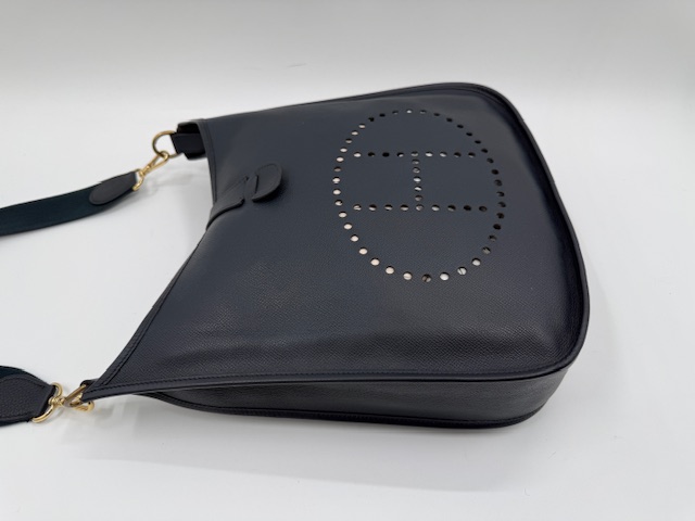 廃盤素材「クシュベル」のエブリン修理｜風合いを色止め・染め直しで再現　アフター