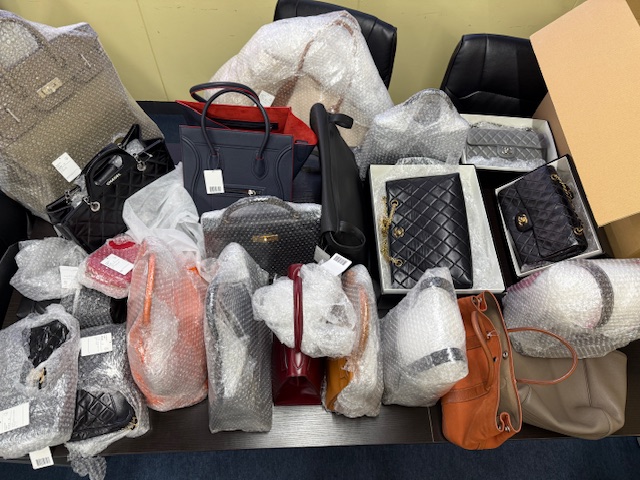 シャネルバッグの擦れや色褪せを修理　ビフォー